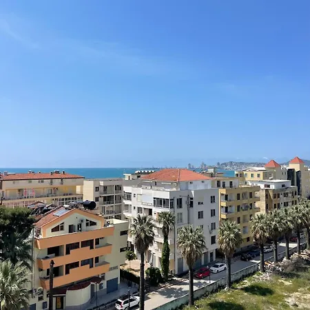 Azure Coast Suites, Sea View,iliria شقة