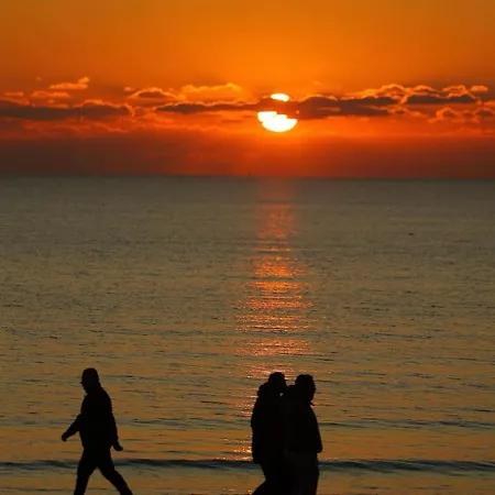 Azure Coast Suites, Sea View,iliria دراس