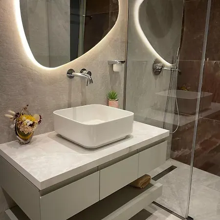 Azure Coast Suites, Sea View,iliria شقة *