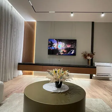 Azure Coast Suites, Sea View,iliria شقة *